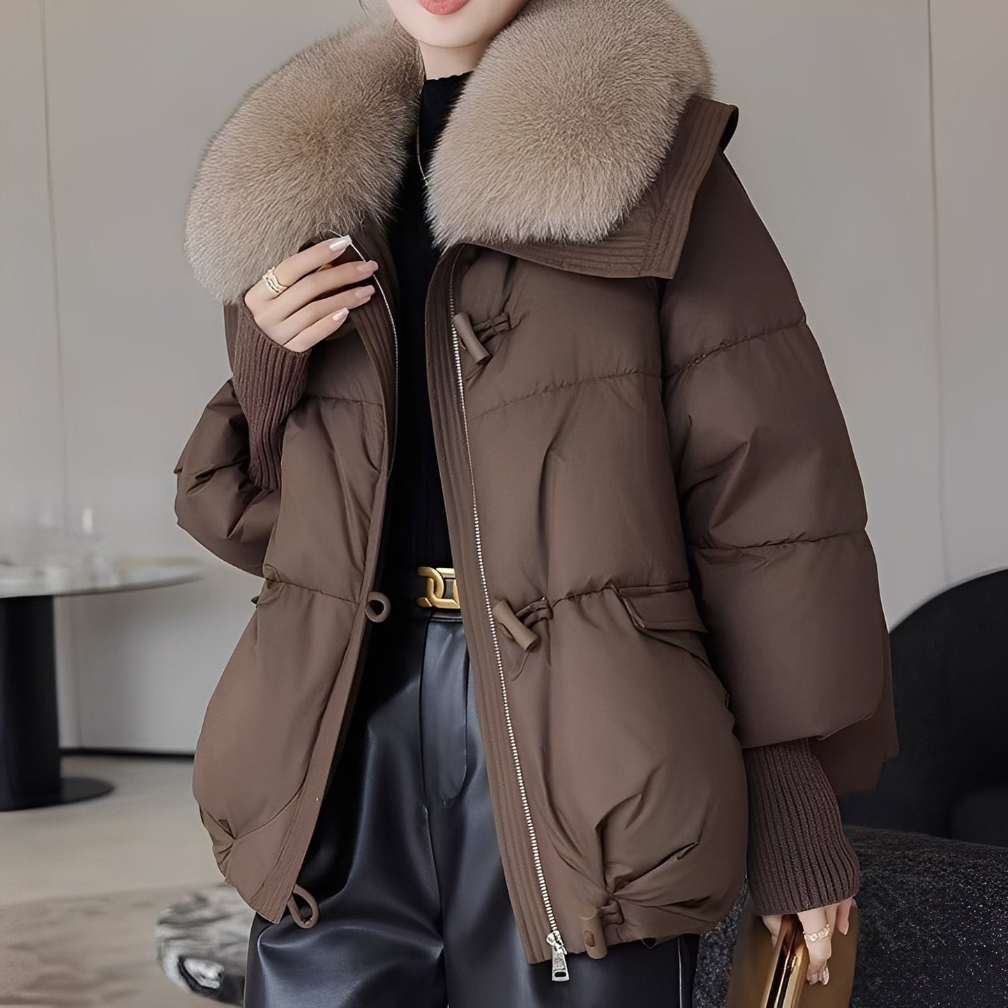 Victoria - moderne Windjacke mit Daunen und Pelzkragen für Damen