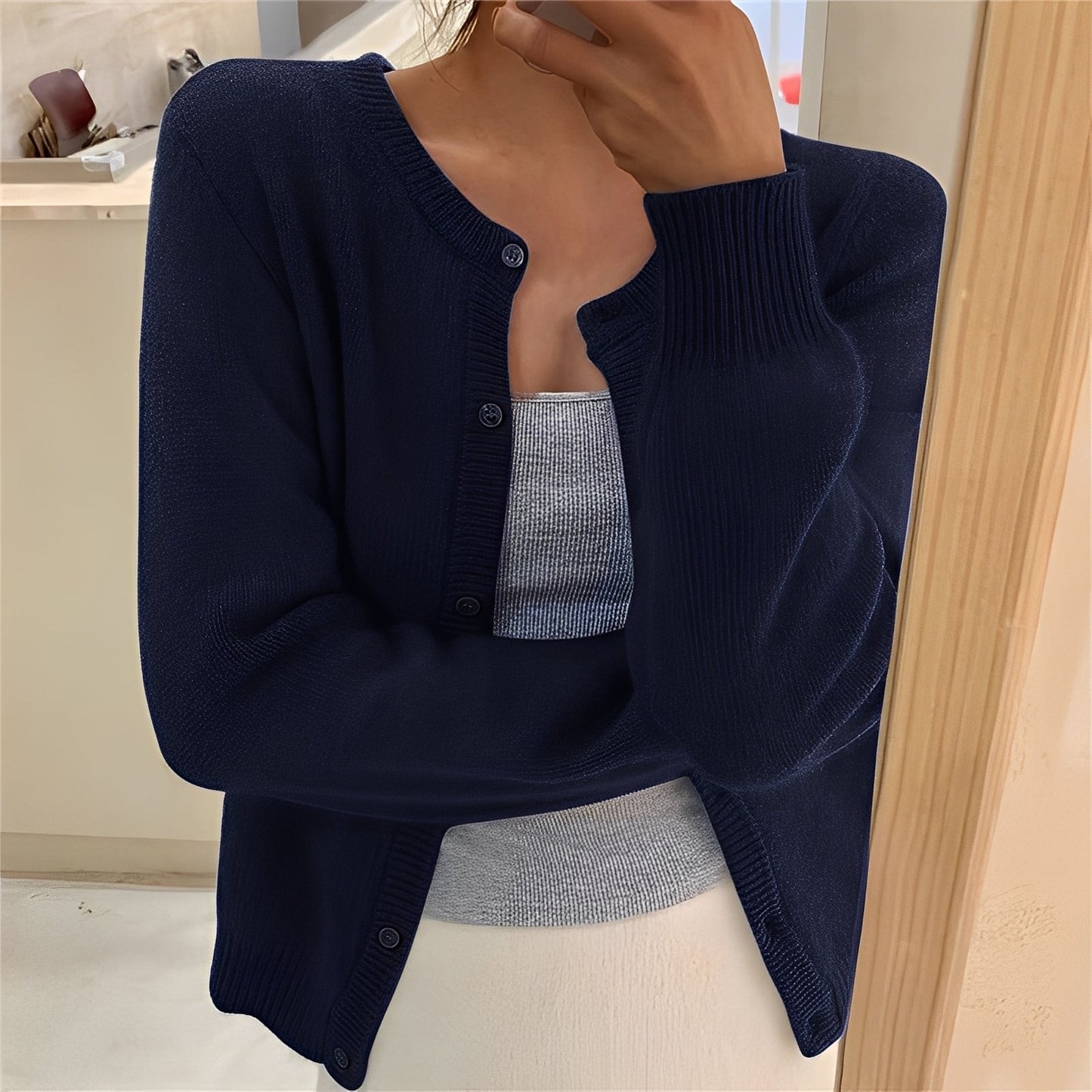 Jaqueline - Einfacher, stilvoller Damenstrickcardigan