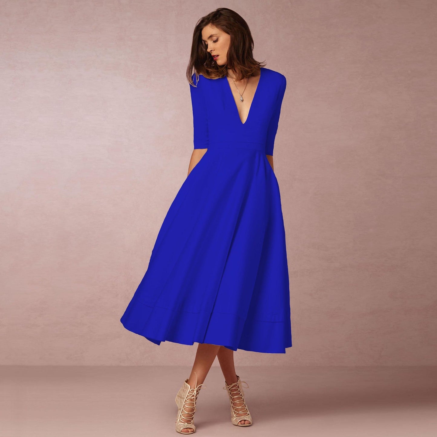 Sharise - Luftiges Frauenkleid mit V-Ausschnitt