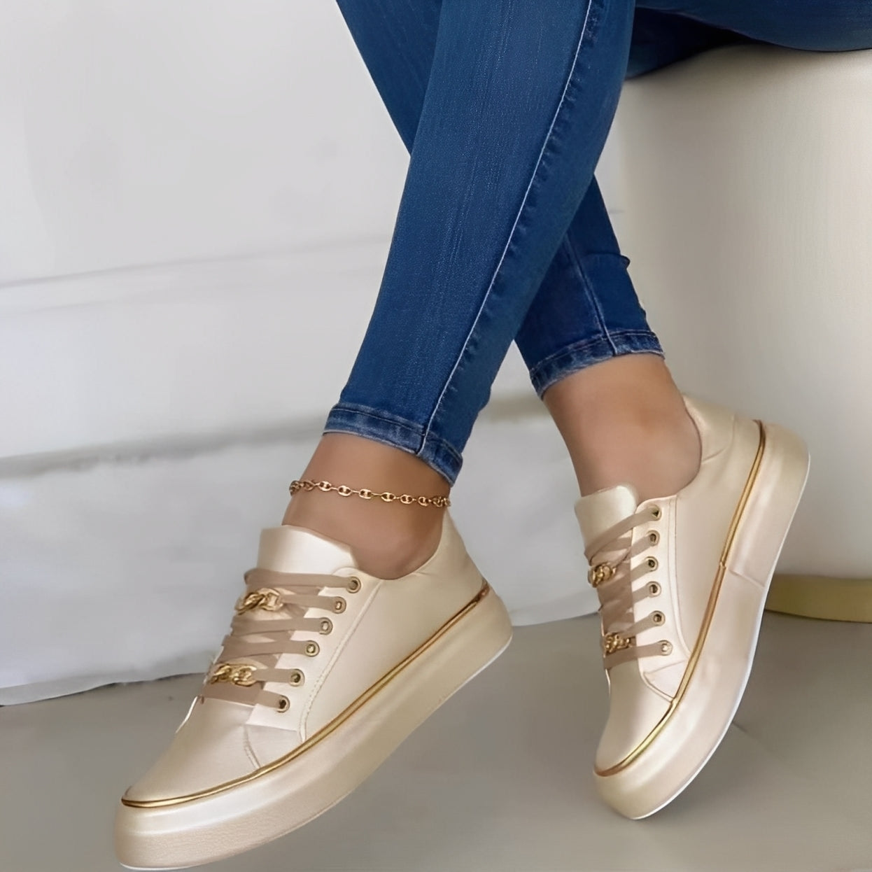 Deziree - Trendige Frauen-Schuhe mit Plateau und Ketten