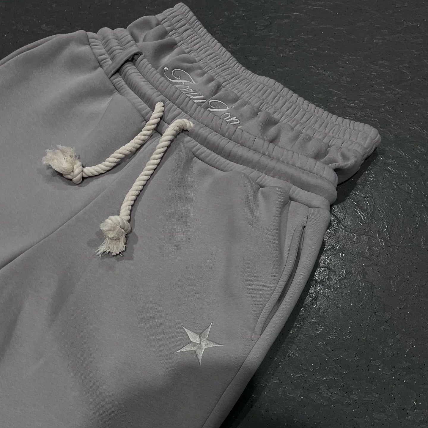 Felix – Lockere Unisex-Sporthose