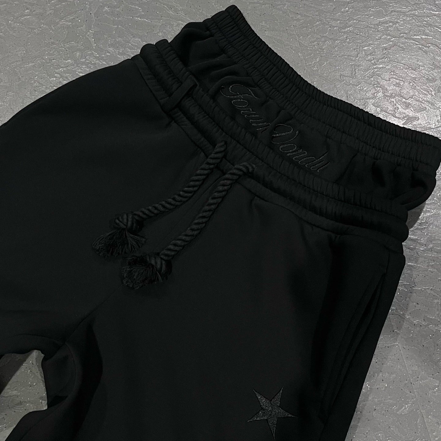 Felix – Lockere Unisex-Sporthose