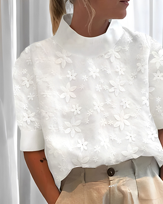 Julia - Modische Bluse mit Stickerei und hohem Kragen für Damen