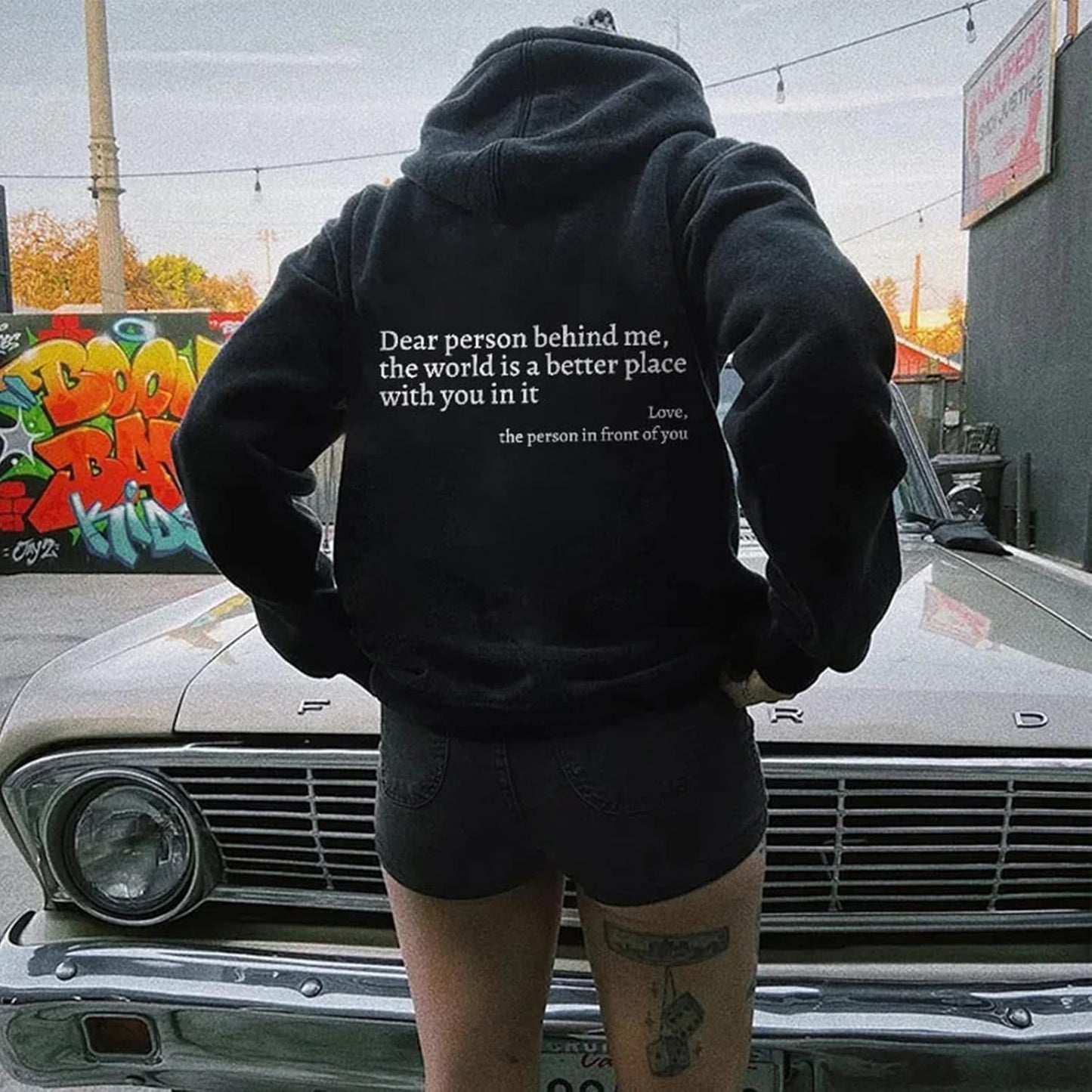 Liebe Person – Hoodie mit Rücken-Spruch