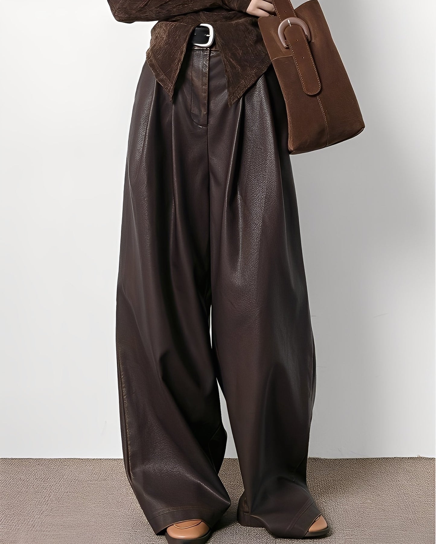 Lora - Damenhose mit hohem Bund aus Kunstleder