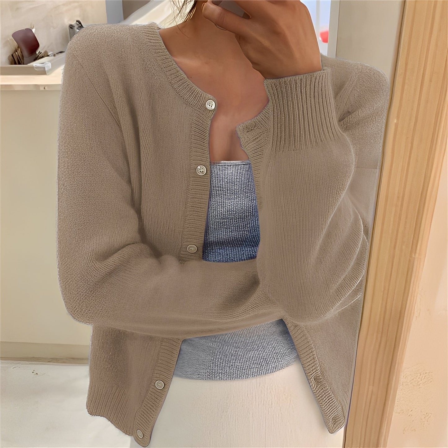 Jaqueline - Einfacher, stilvoller Damenstrickcardigan