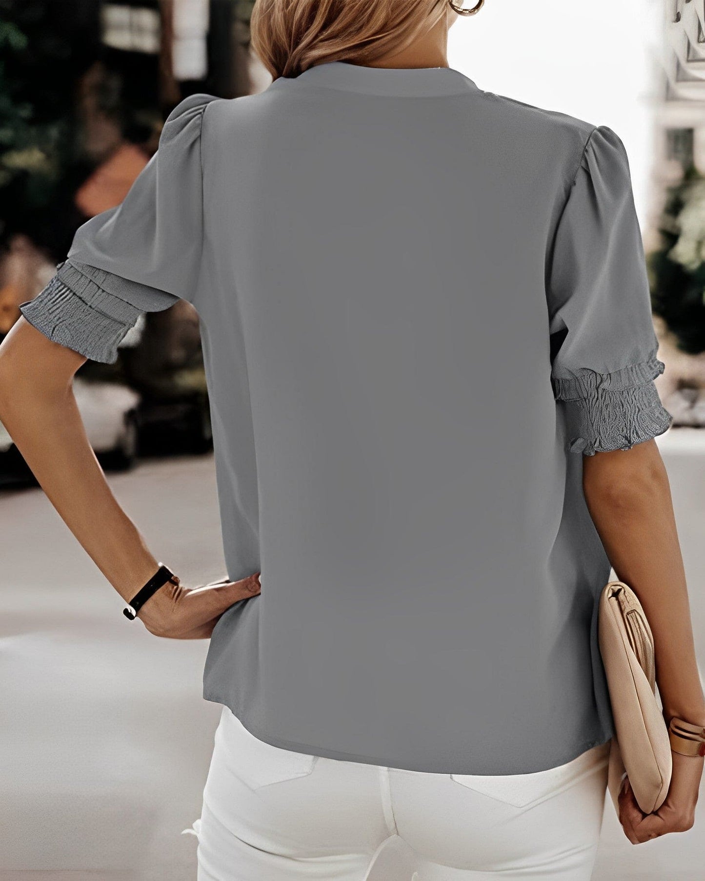 Sophia – Bluse mit V-Hals und kurzen Ärmeln