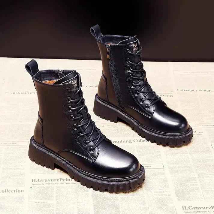Delphine – Schwarze Winterstiefel aus Leder