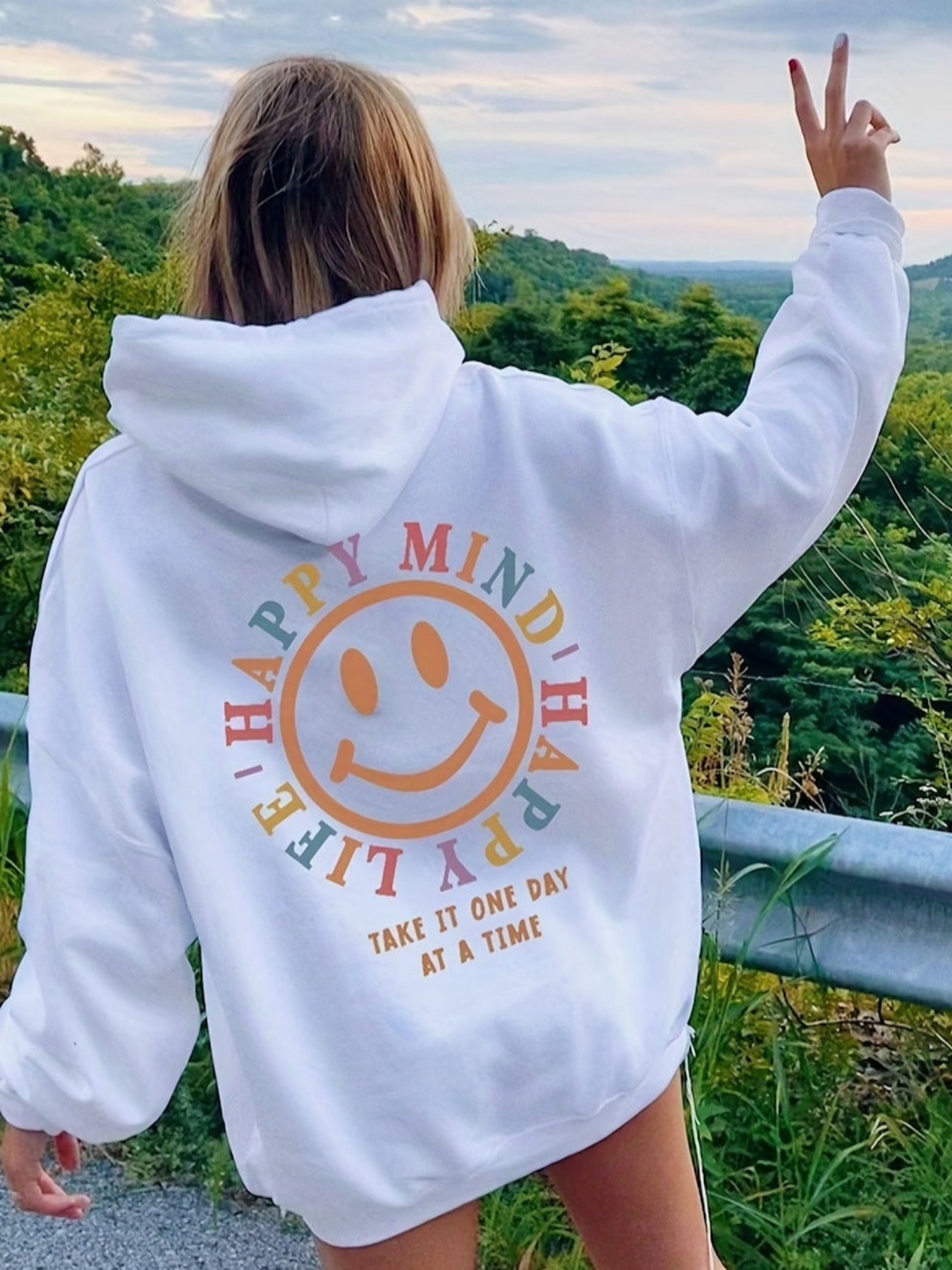Ein Tag – Modischer Kapuzenpulli aus Baumwolle mit Statement