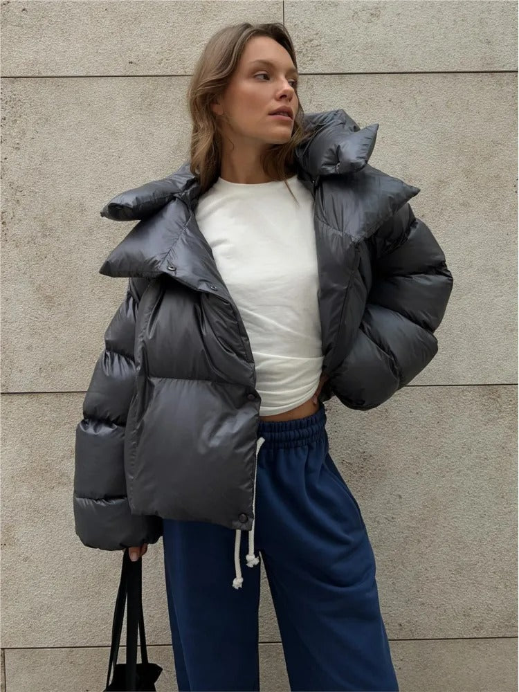 Renata – Kurzjacke für Damen mit Kapuze