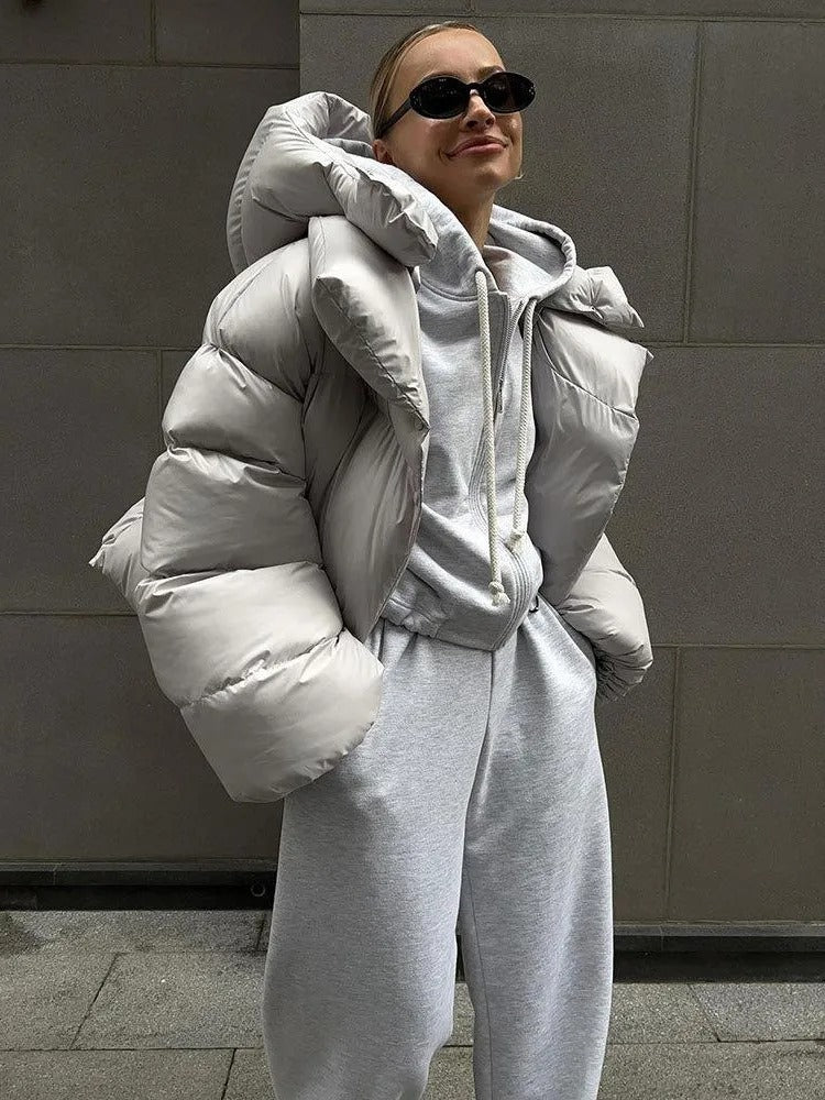 Renata – Kurzjacke für Damen mit Kapuze
