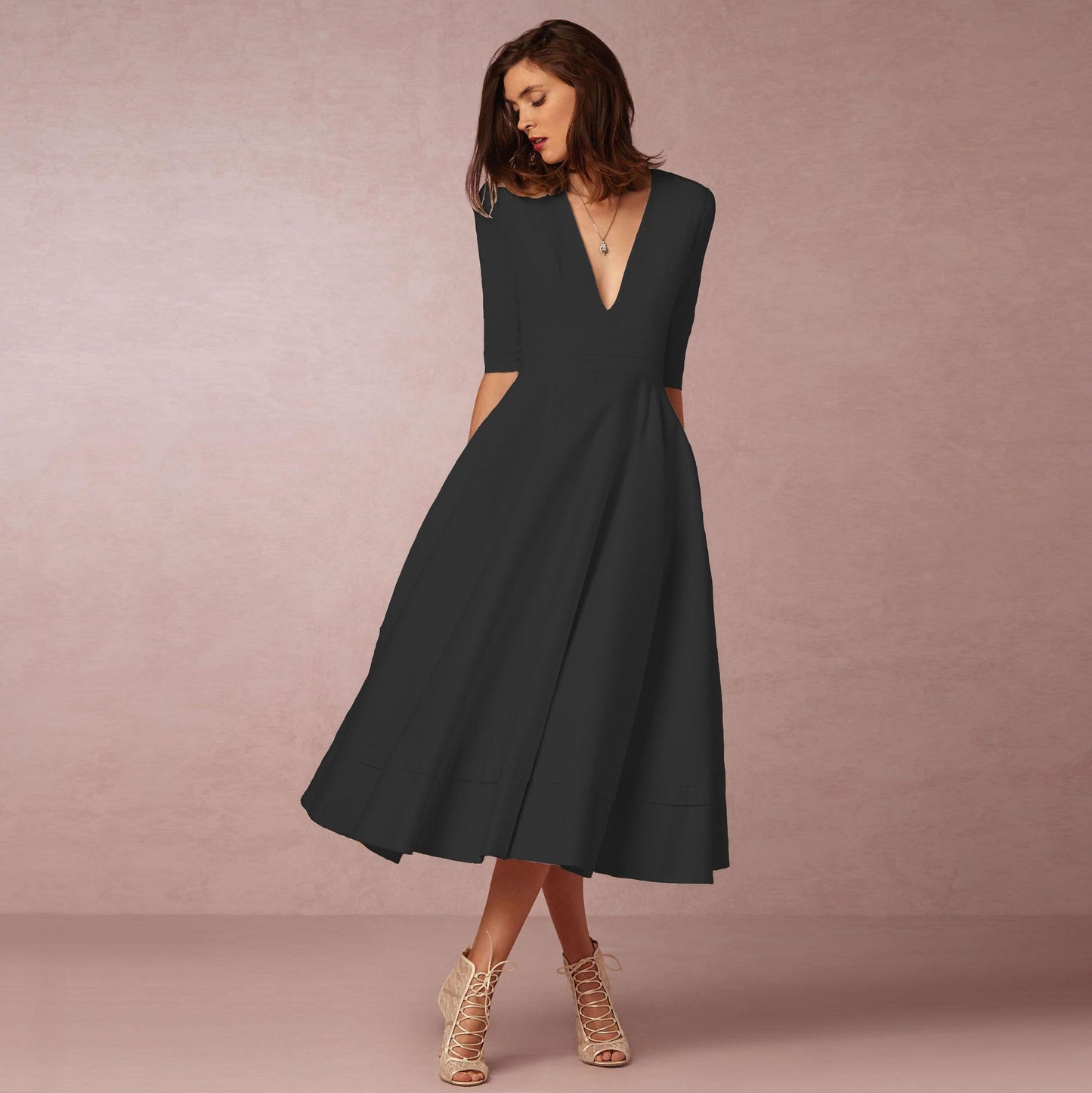 Sharise - Luftiges Frauenkleid mit V-Ausschnitt