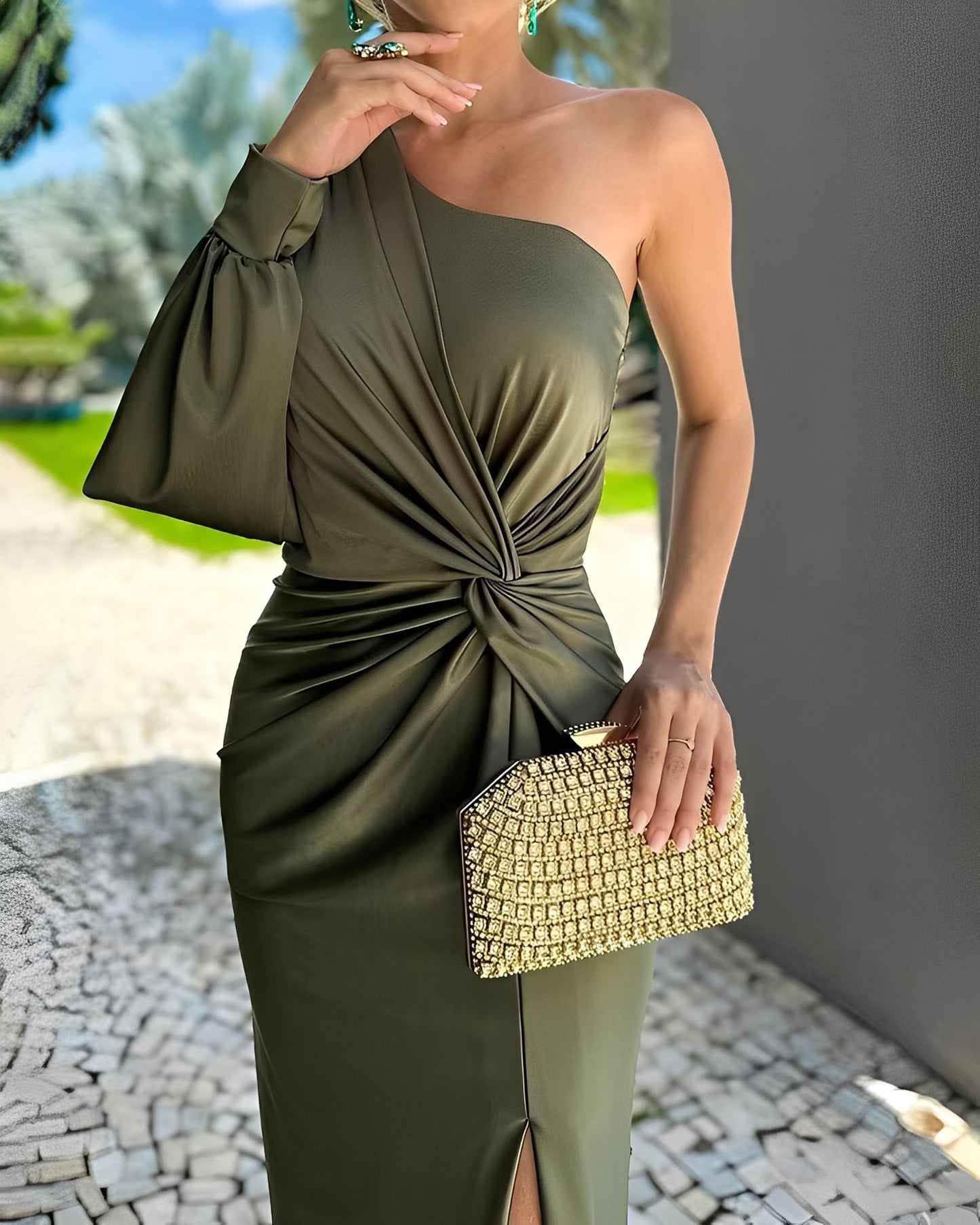 Pauline - Elegantes Damenkleid mit ungleichmäßiger Faltenlegung