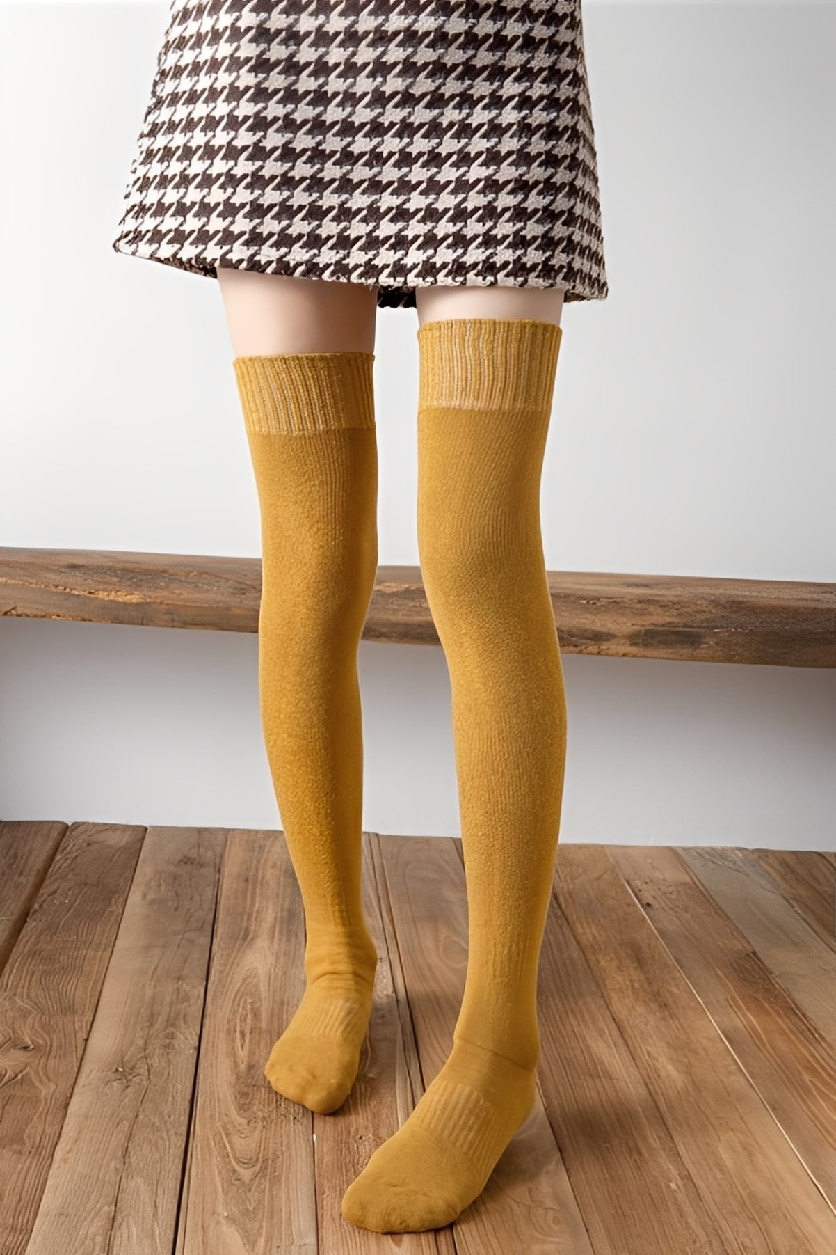 Hillary - Kuschelig warme Overkneesocken aus Samt für Damen