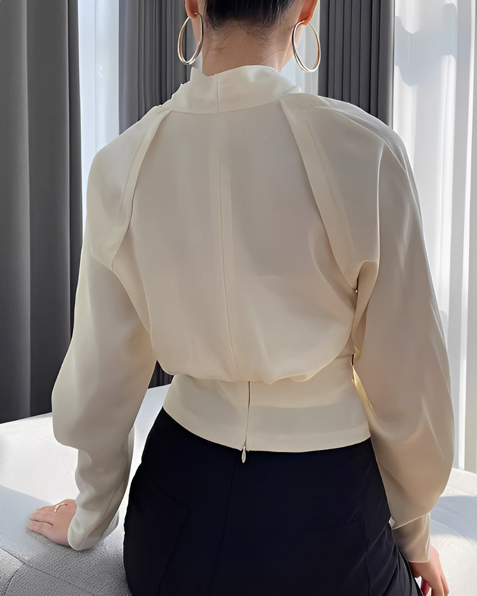 Annora - Schicke Damenbluse aus glänzendem Satin mit langen Ärmeln