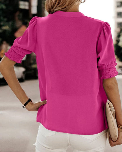 Sophia – Bluse mit V-Hals und kurzen Ärmeln