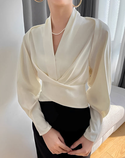 Annora - Schicke Damenbluse aus glänzendem Satin mit langen Ärmeln