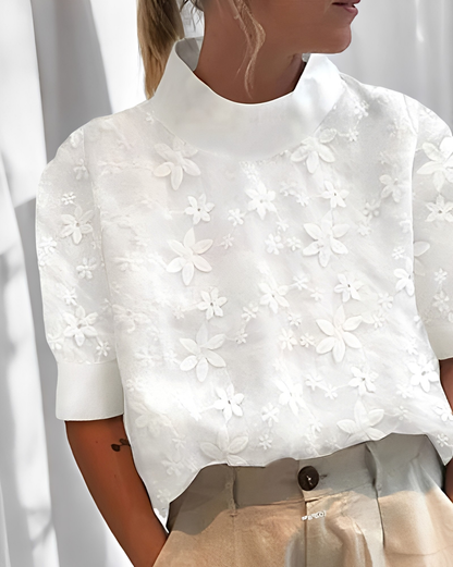 Julia - Modische Bluse mit Stickerei und hohem Kragen für Damen