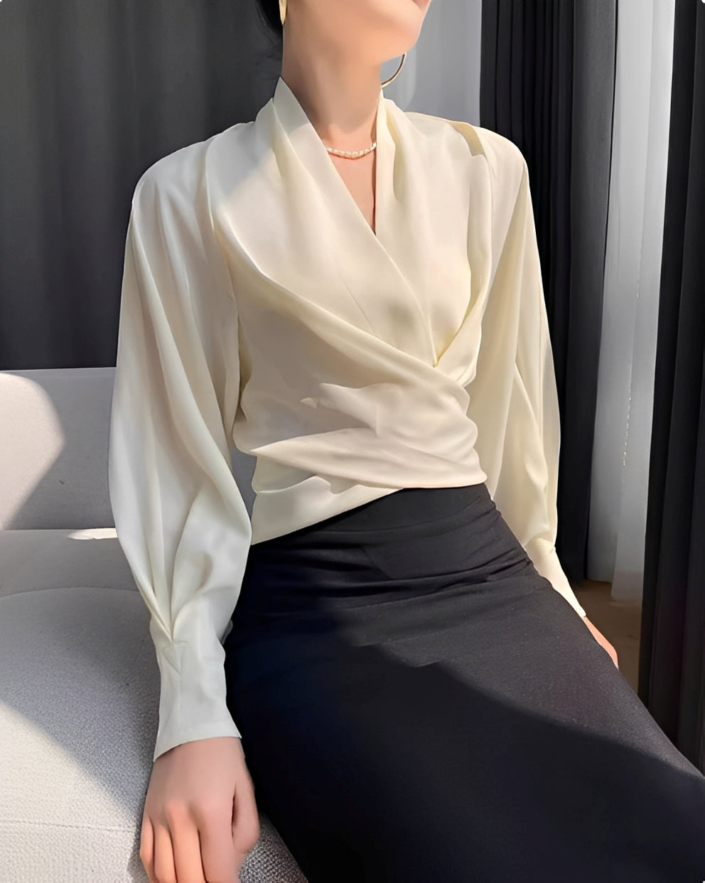 Annora - Schicke Damenbluse aus glänzendem Satin mit langen Ärmeln