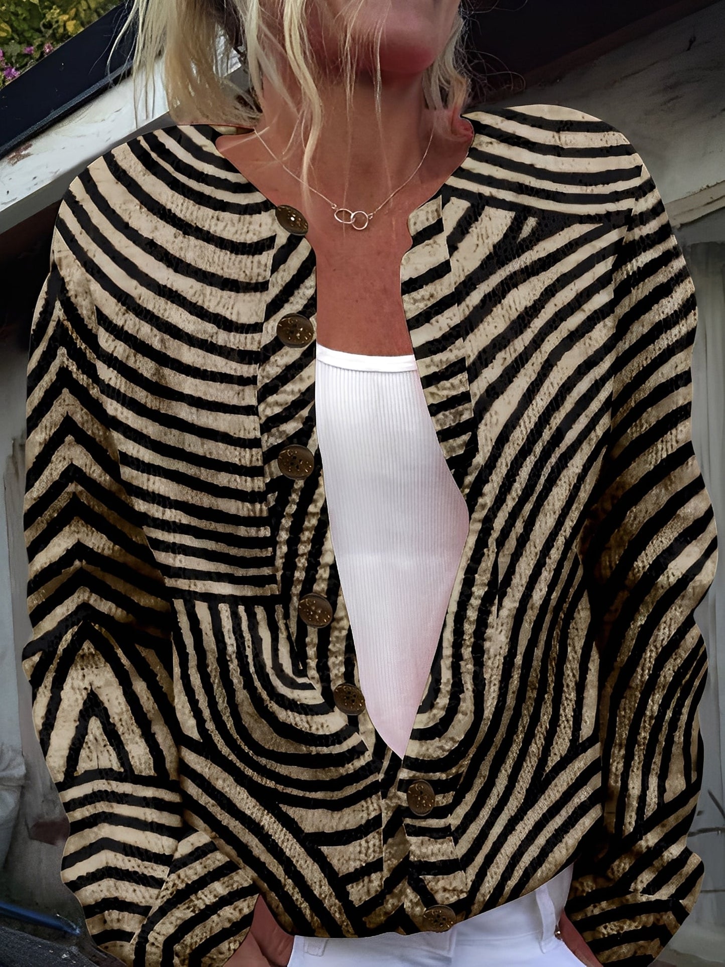 Therese - Elegante Damenstrickjacke mit Knöpfen