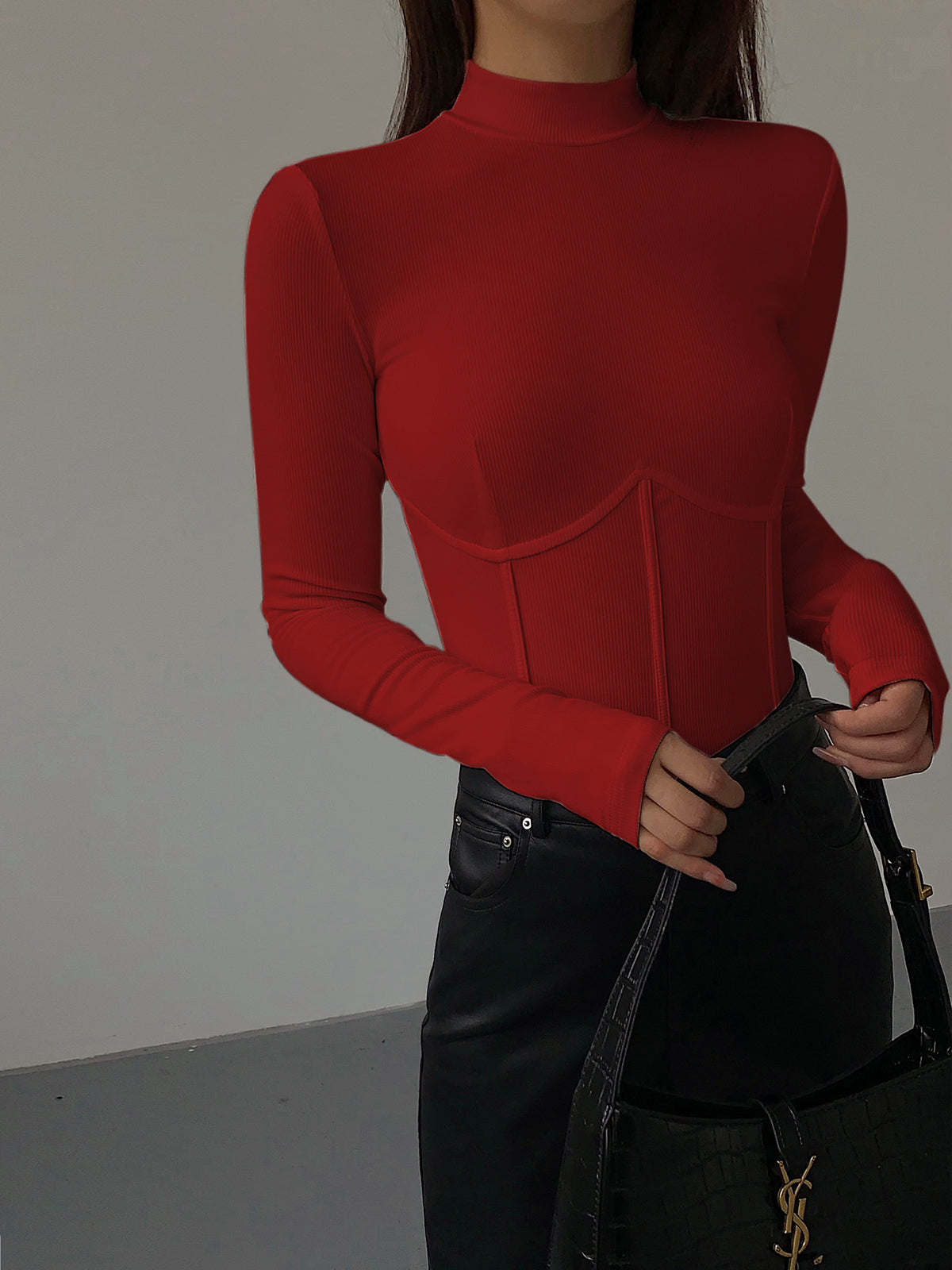 Nelia – Enges T-Shirt mit Stehkragen